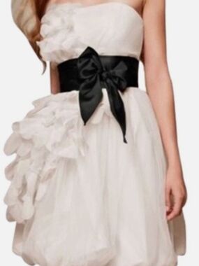 Vera Wang White bubble mini dress size 14